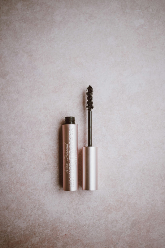 Best Mascara for Mature Women: A Comprehensive Guide